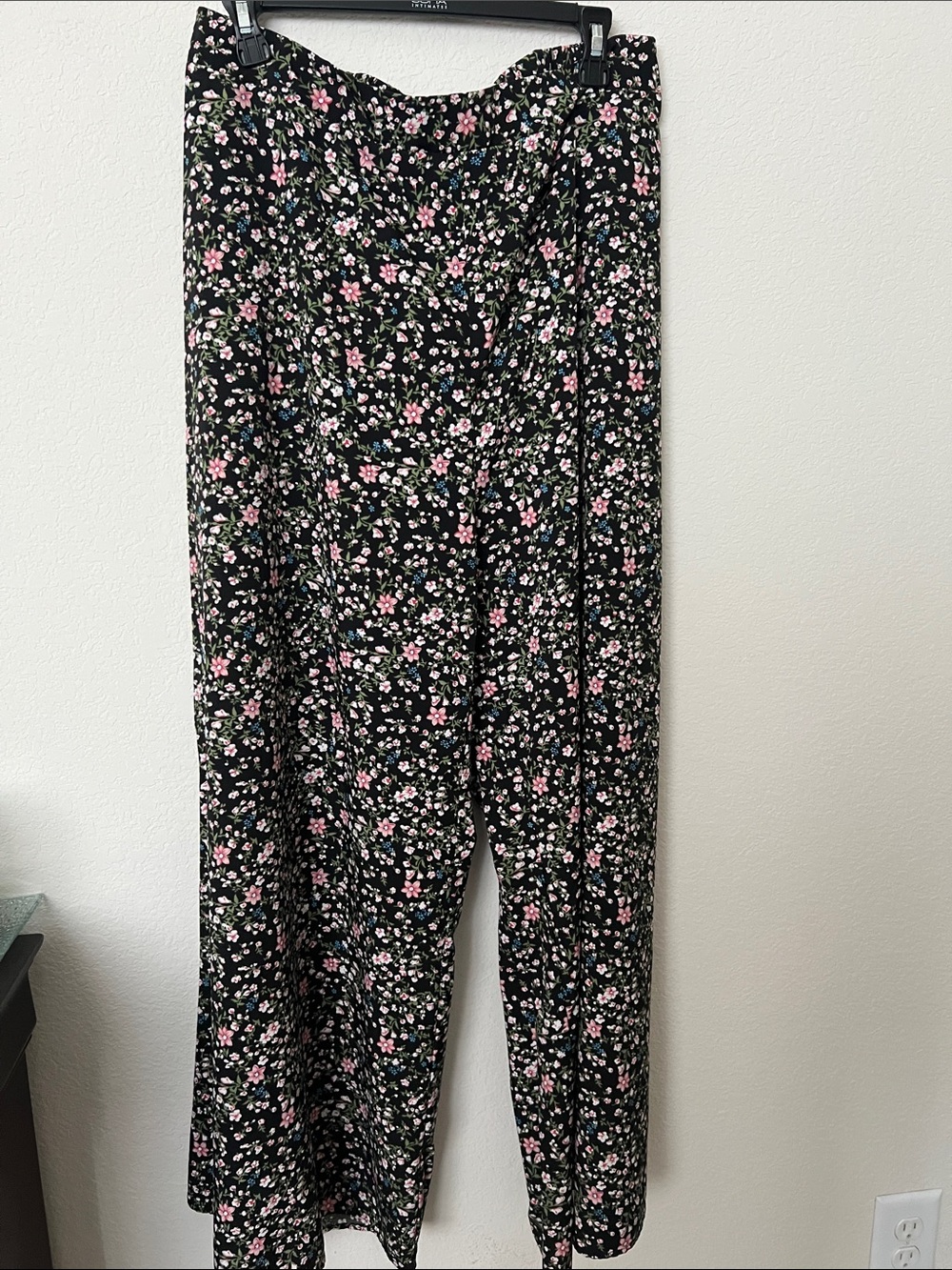 SHEIN Black Wide-Leg Floral Pants with Pink and White Blossoms